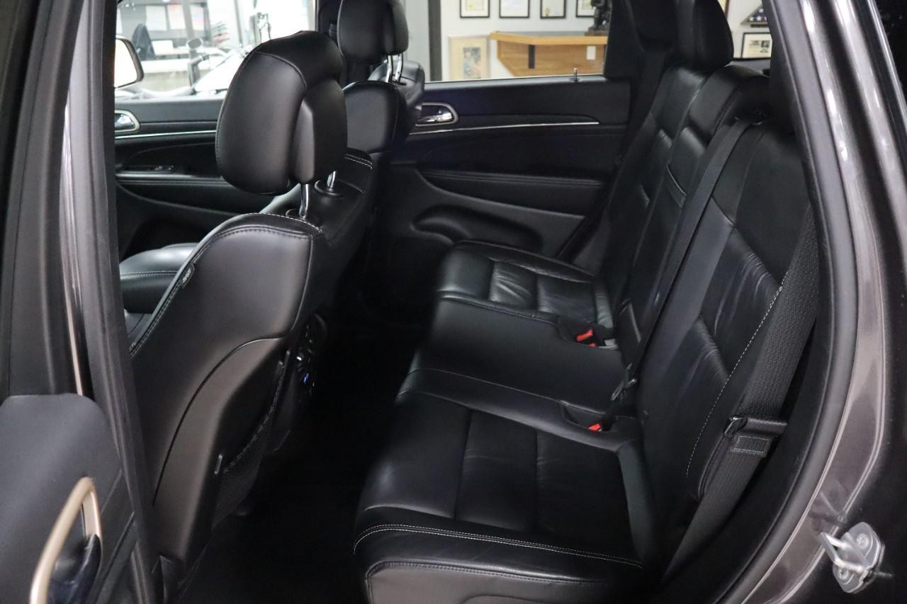 Jeep Grand Cherokee Vehicle Full-screen Gallery Image 18