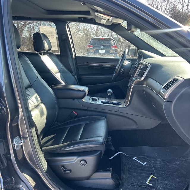 Jeep Grand Cherokee Vehicle Full-screen Gallery Image 11