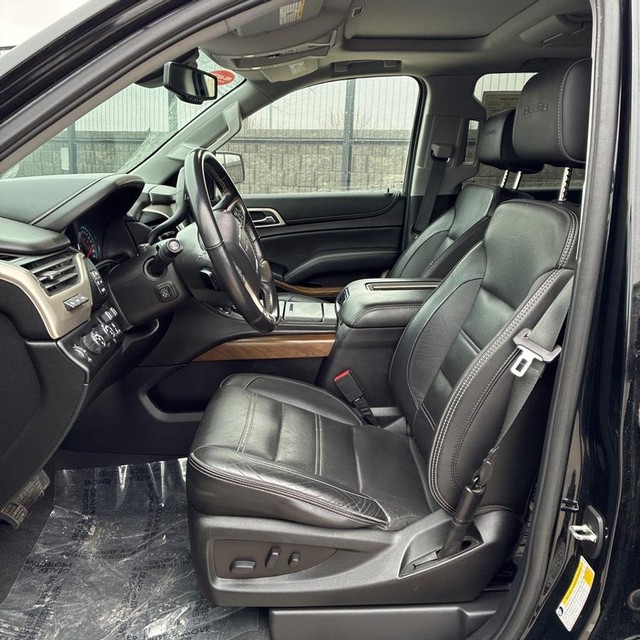 GMC Yukon Vehicle Full-screen Gallery Image 5