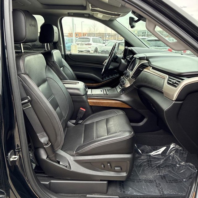 GMC Yukon Vehicle Full-screen Gallery Image 6