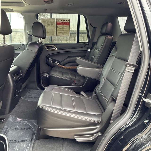 GMC Yukon Vehicle Full-screen Gallery Image 7