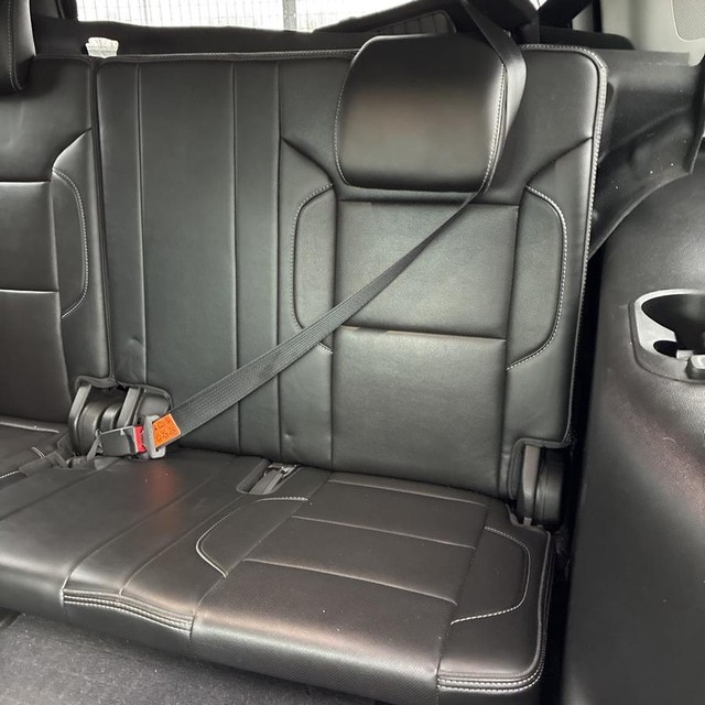 GMC Yukon Vehicle Full-screen Gallery Image 9