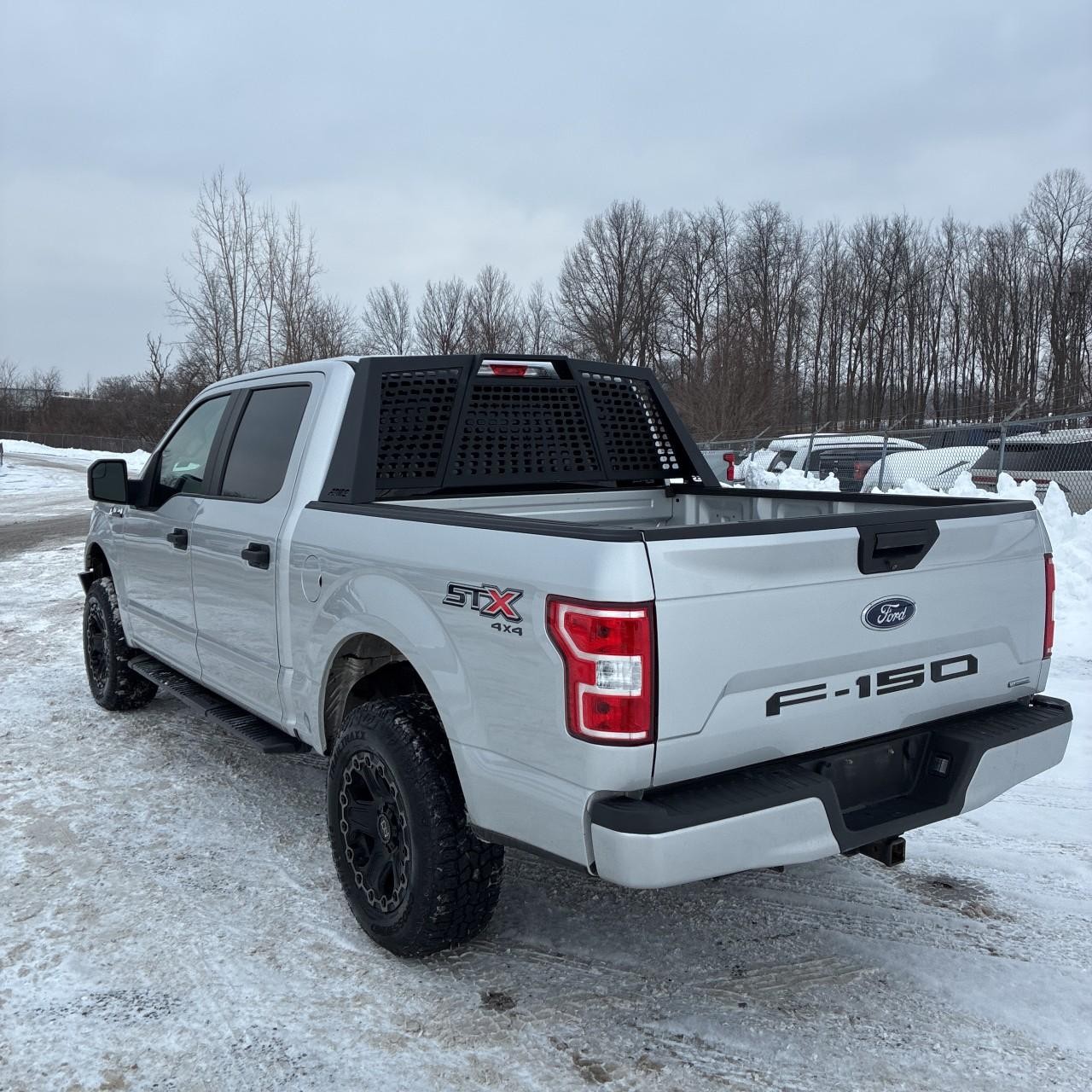 Ford F-150 Vehicle Full-screen Gallery Image 3