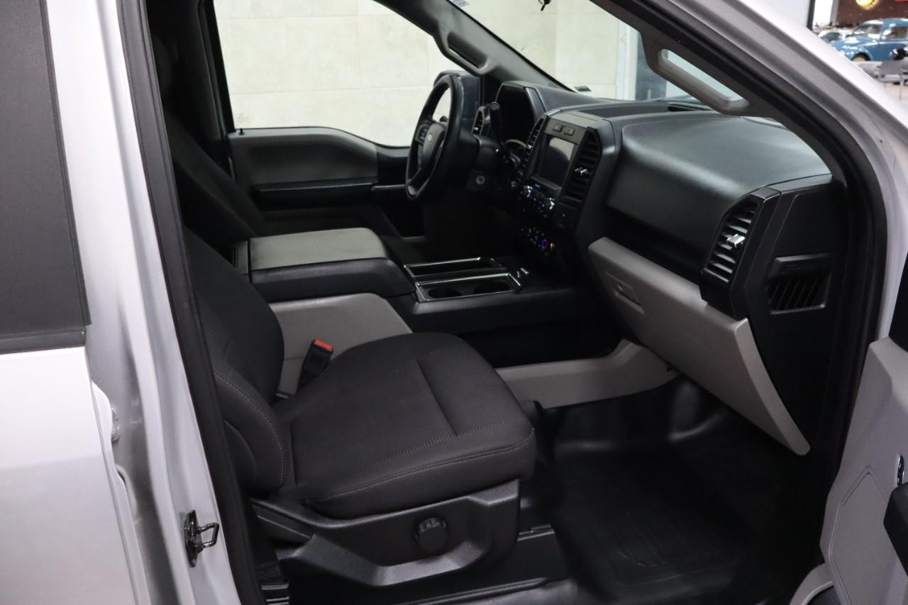 Ford F-150 Vehicle Full-screen Gallery Image 11