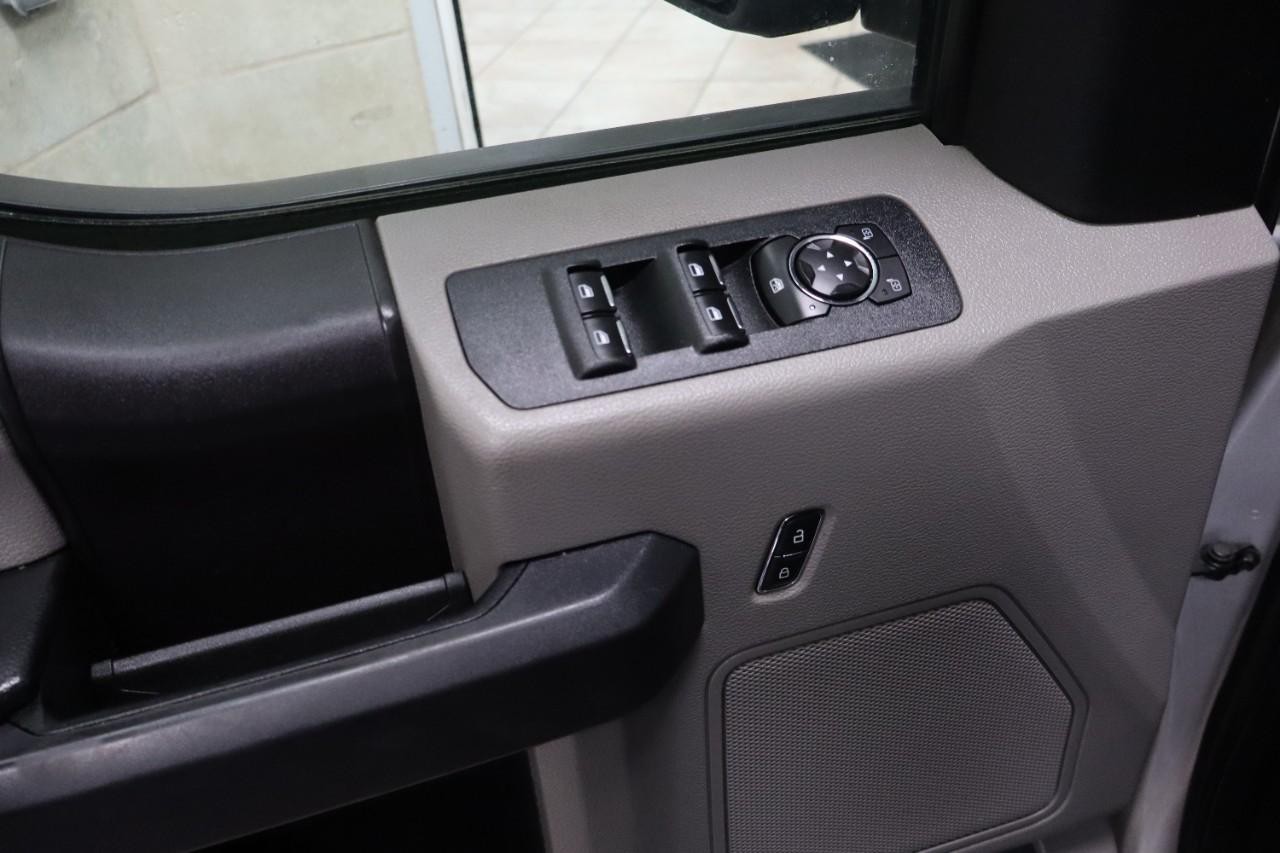 Ford F-150 Vehicle Full-screen Gallery Image 13