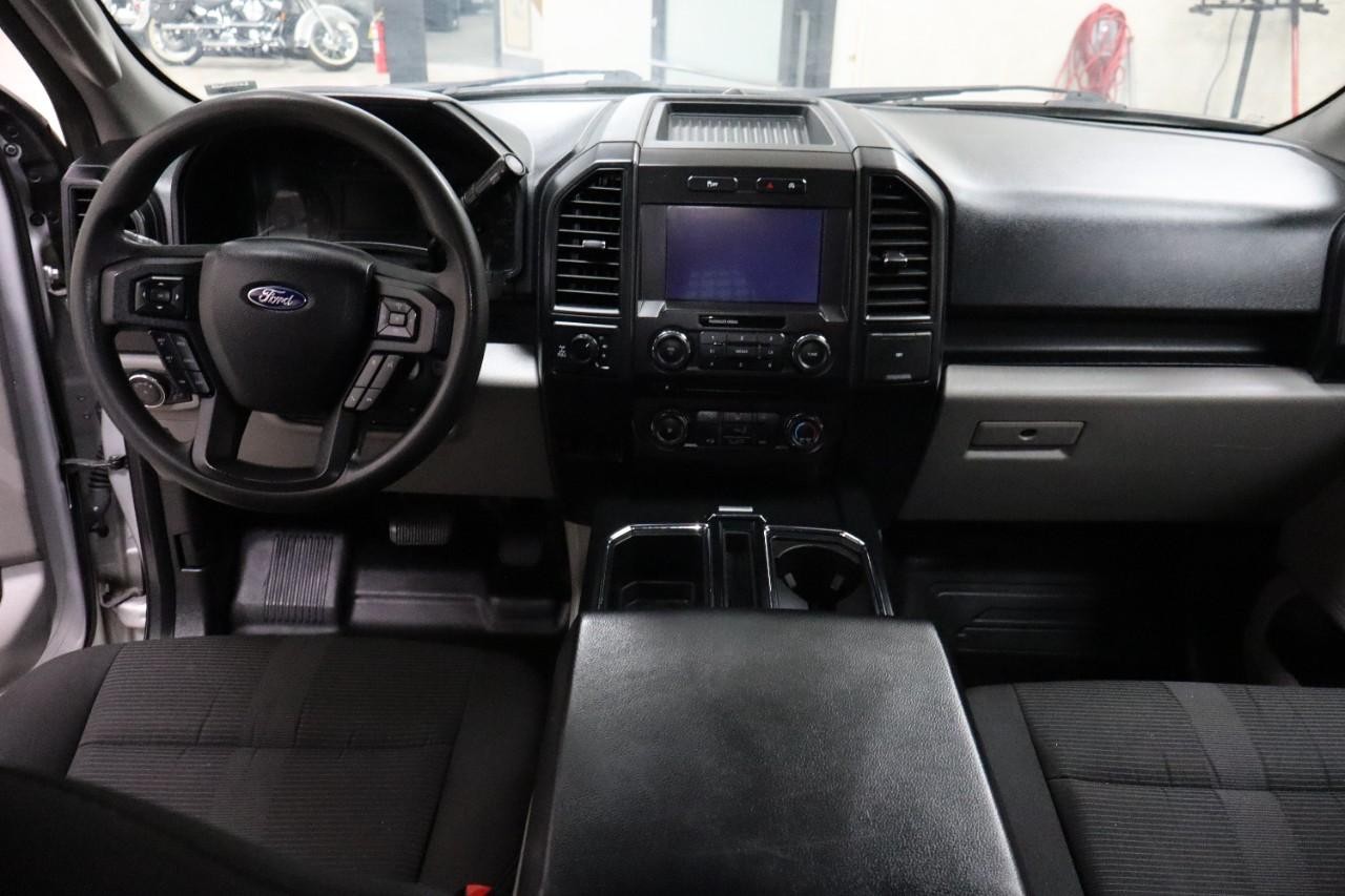 Ford F-150 Vehicle Full-screen Gallery Image 14