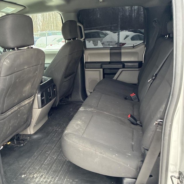 Ford F-150 Vehicle Full-screen Gallery Image 12