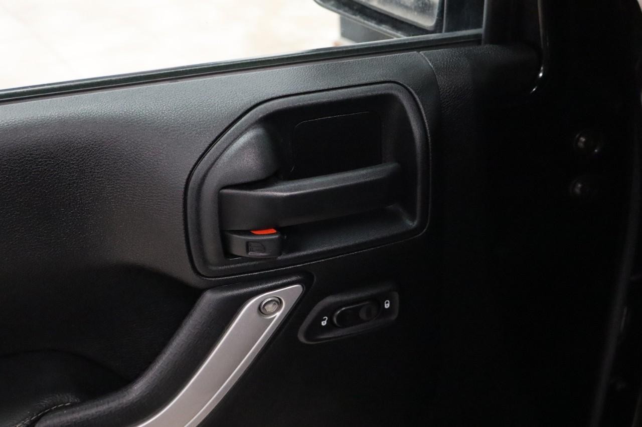 Jeep Wrangler Unlimited Vehicle Full-screen Gallery Image 11