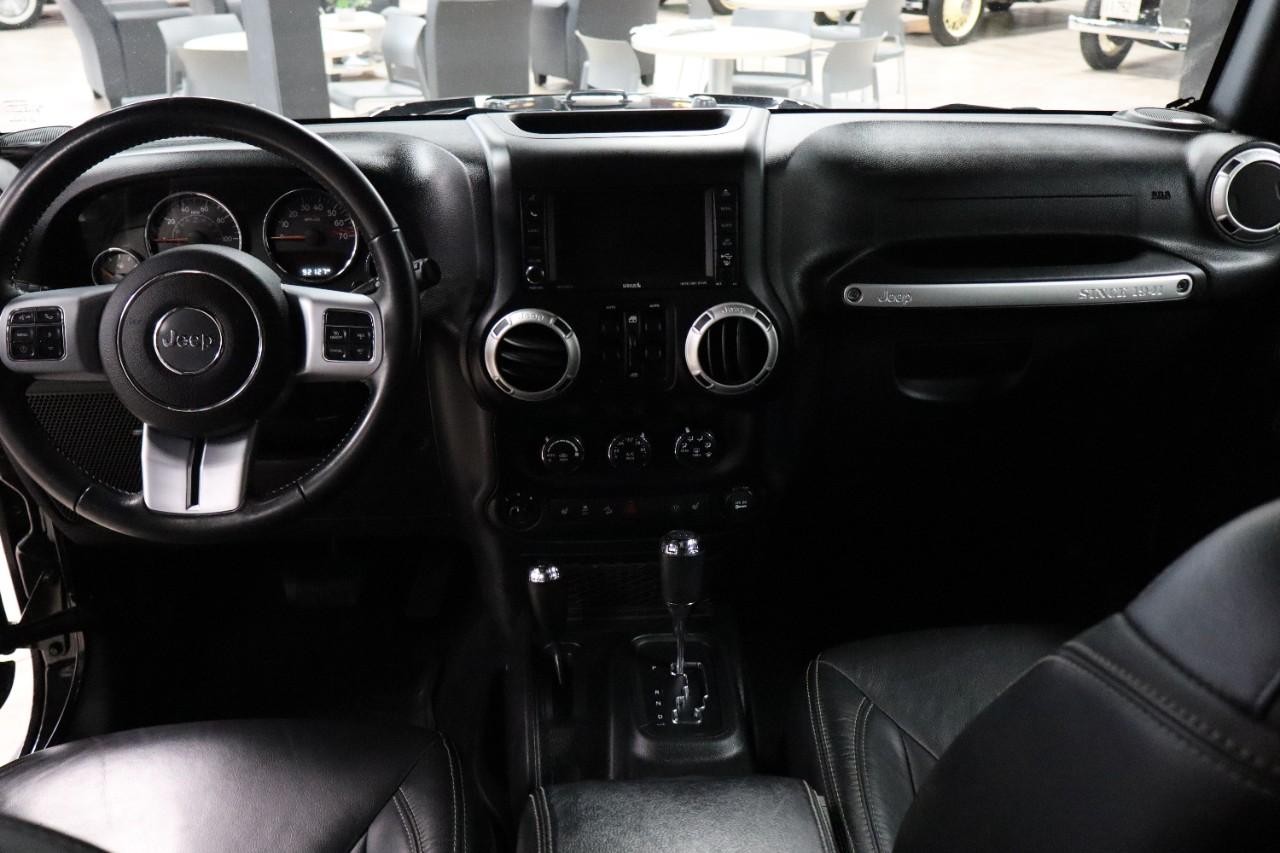 Jeep Wrangler Unlimited Vehicle Full-screen Gallery Image 12