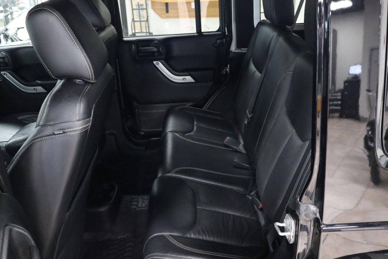 Jeep Wrangler Unlimited Vehicle Full-screen Gallery Image 17