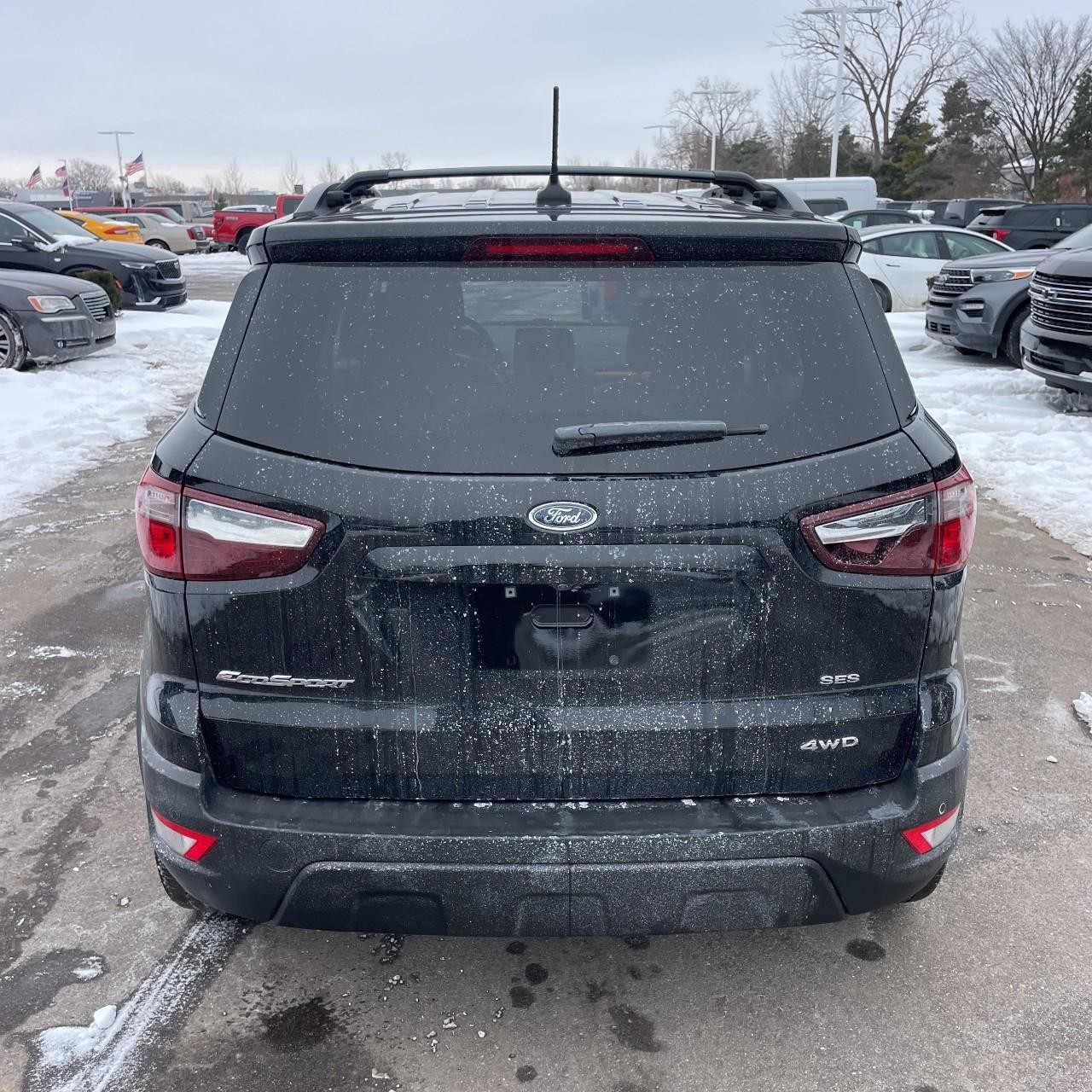 Ford EcoSport Vehicle Full-screen Gallery Image 4