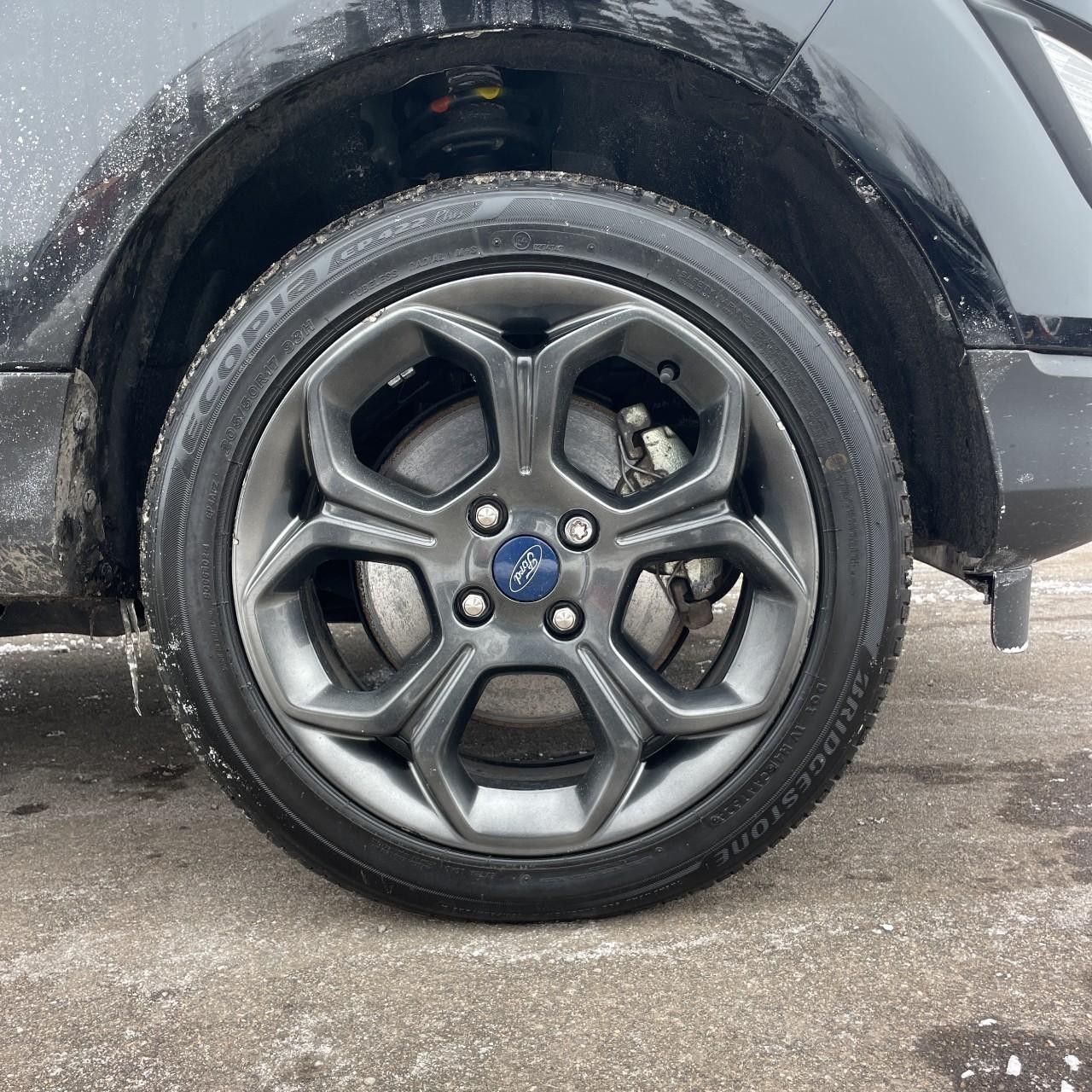 Ford EcoSport Vehicle Full-screen Gallery Image 9