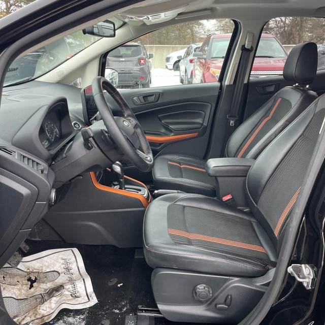 Ford EcoSport Vehicle Full-screen Gallery Image 10