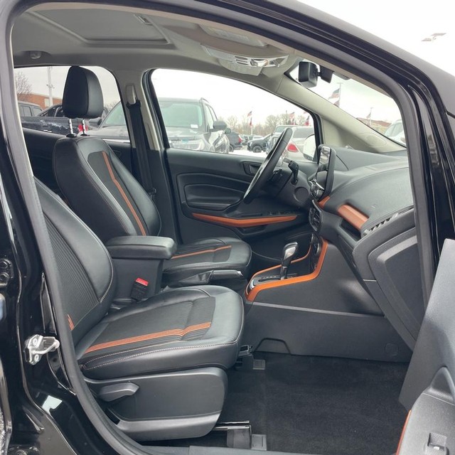 Ford EcoSport Vehicle Full-screen Gallery Image 11