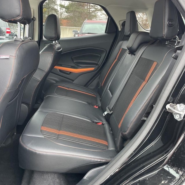 Ford EcoSport Vehicle Full-screen Gallery Image 12