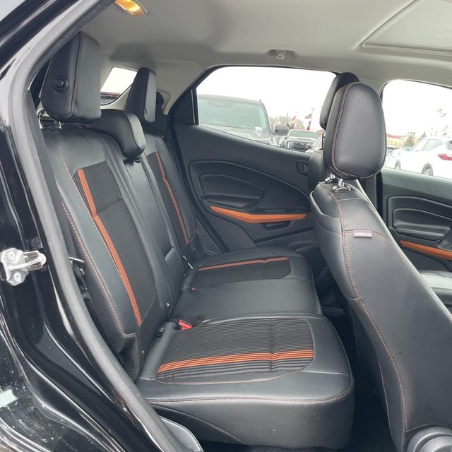 Ford EcoSport Vehicle Full-screen Gallery Image 13