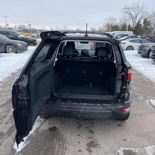 Ford EcoSport Vehicle Full-screen Gallery Image 14