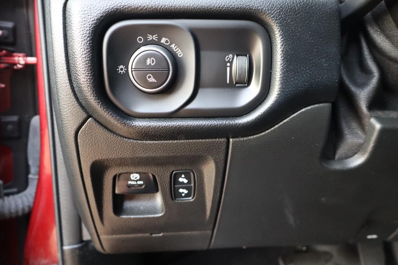 Ram 1500 Vehicle Full-screen Gallery Image 11