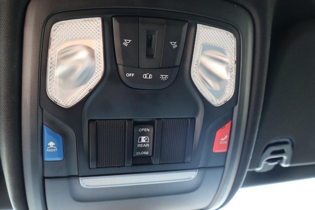 Ram 1500 Vehicle Full-screen Gallery Image 12