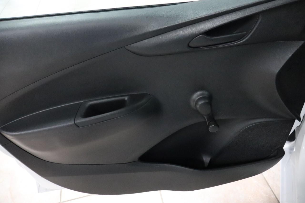 Chevrolet Spark Vehicle Full-screen Gallery Image 11