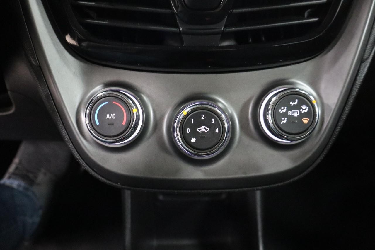 Chevrolet Spark Vehicle Full-screen Gallery Image 16