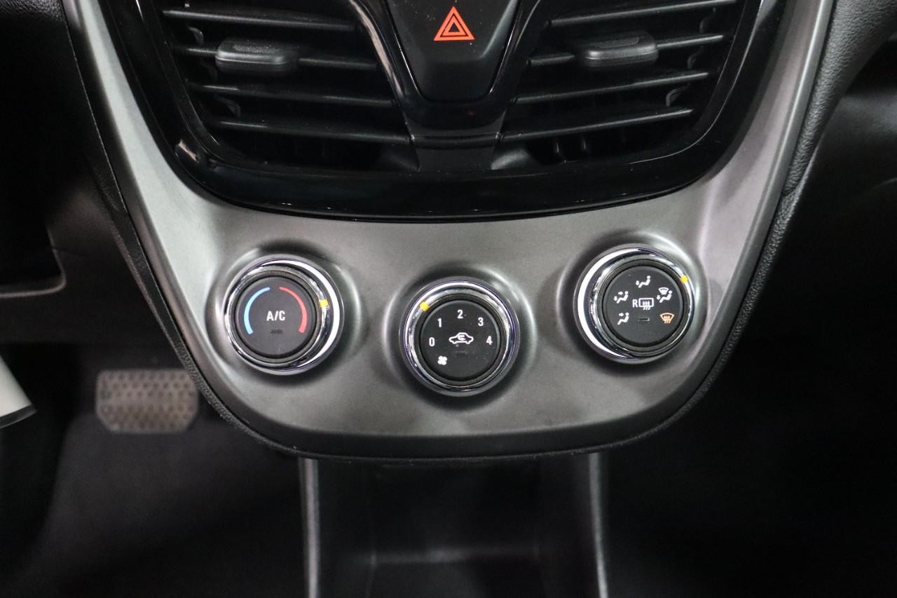 Chevrolet Spark Vehicle Full-screen Gallery Image 17