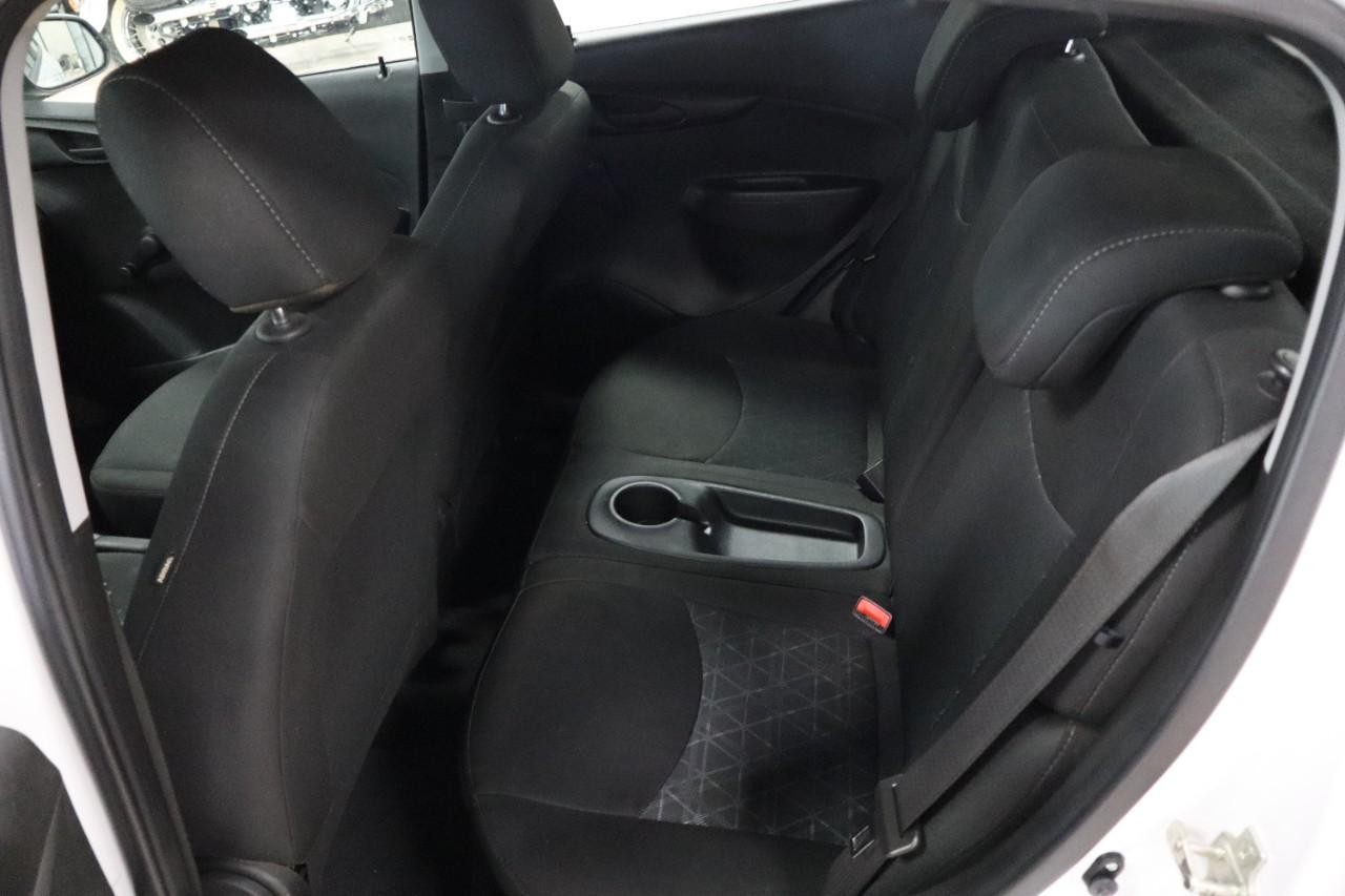 Chevrolet Spark Vehicle Full-screen Gallery Image 18