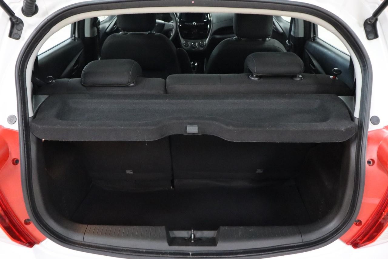 Chevrolet Spark Vehicle Full-screen Gallery Image 19