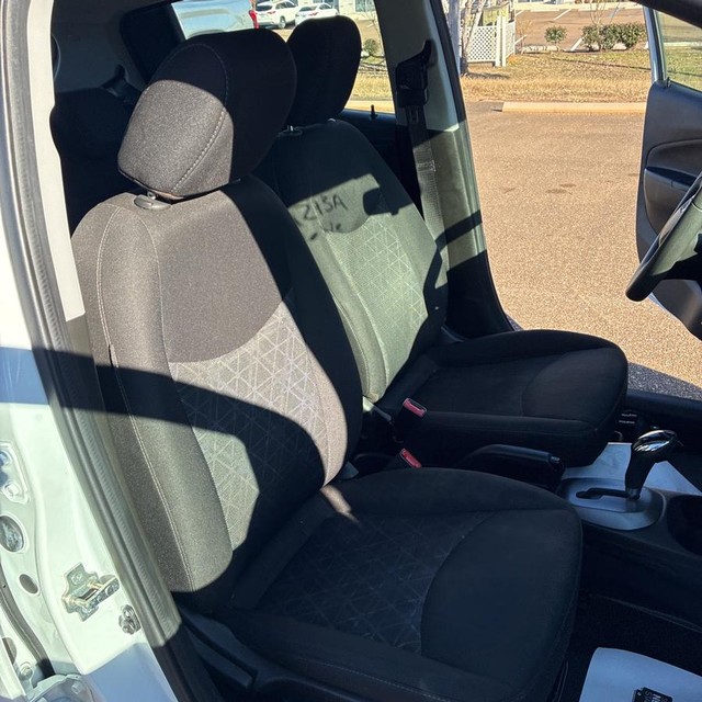 Chevrolet Spark Vehicle Full-screen Gallery Image 8