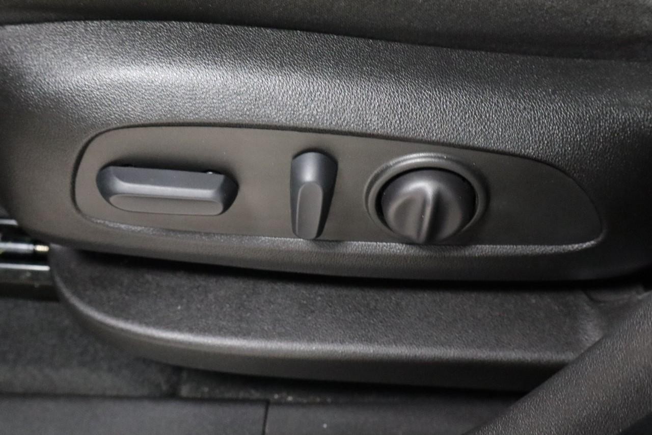 Chevrolet Equinox Vehicle Full-screen Gallery Image 10