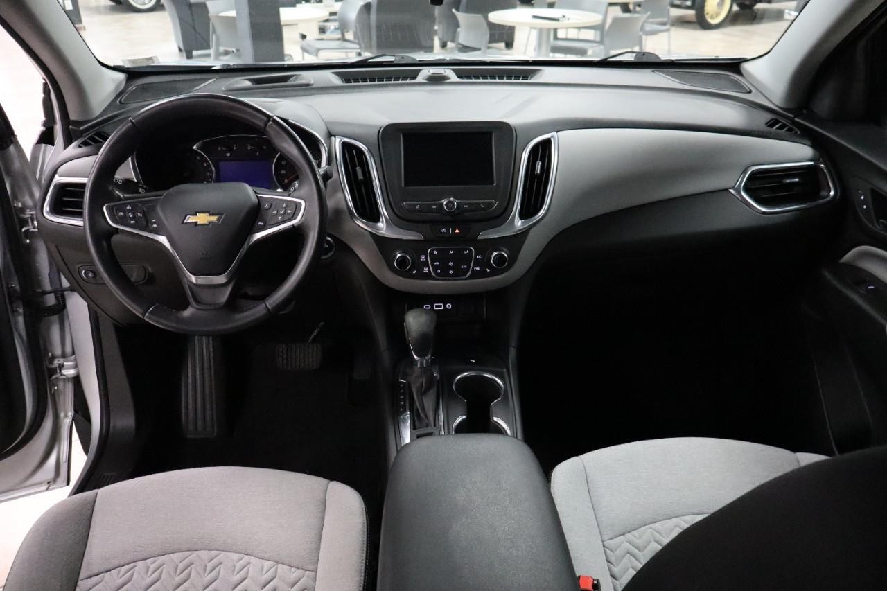 Chevrolet Equinox Vehicle Full-screen Gallery Image 12