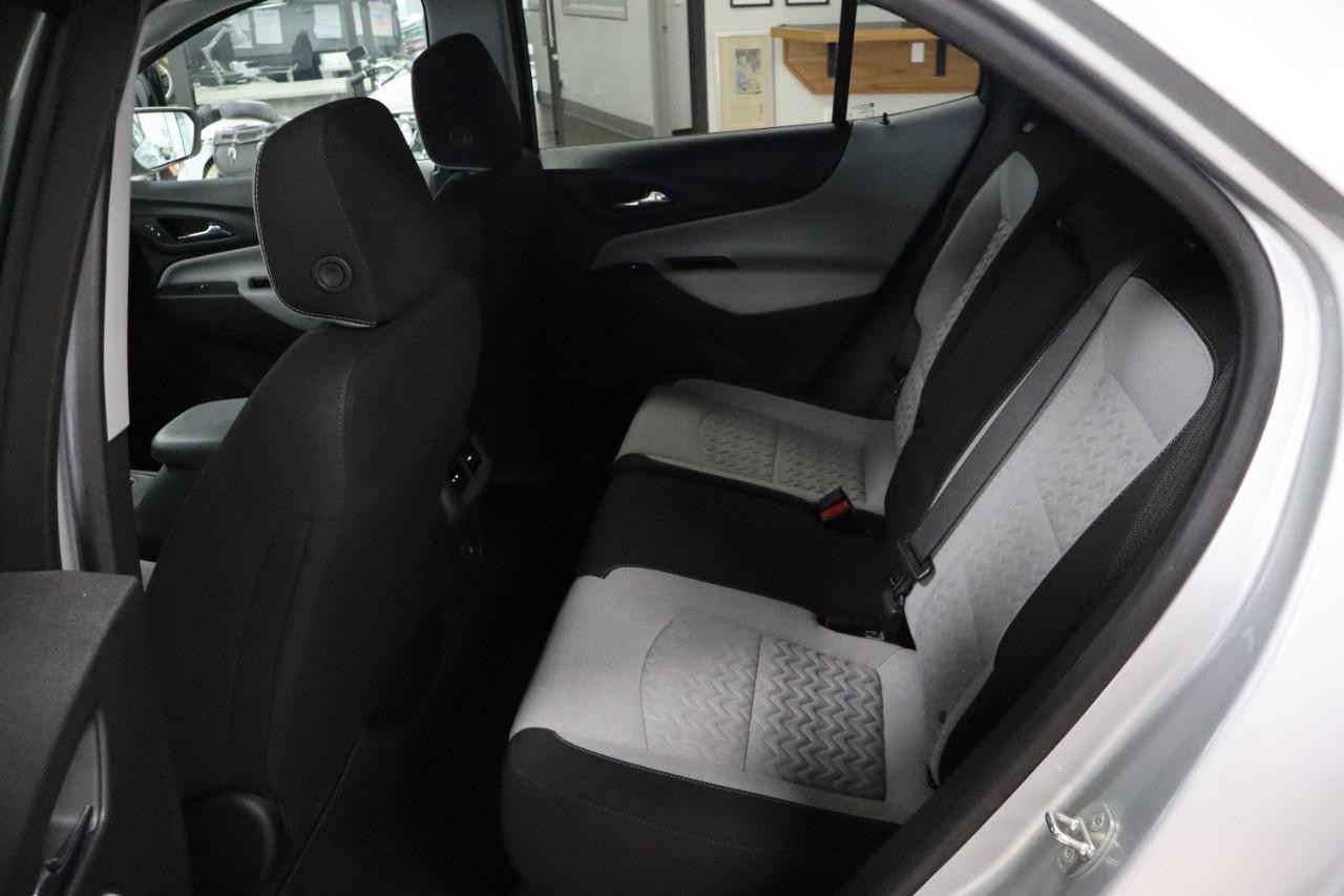 Chevrolet Equinox Vehicle Full-screen Gallery Image 17