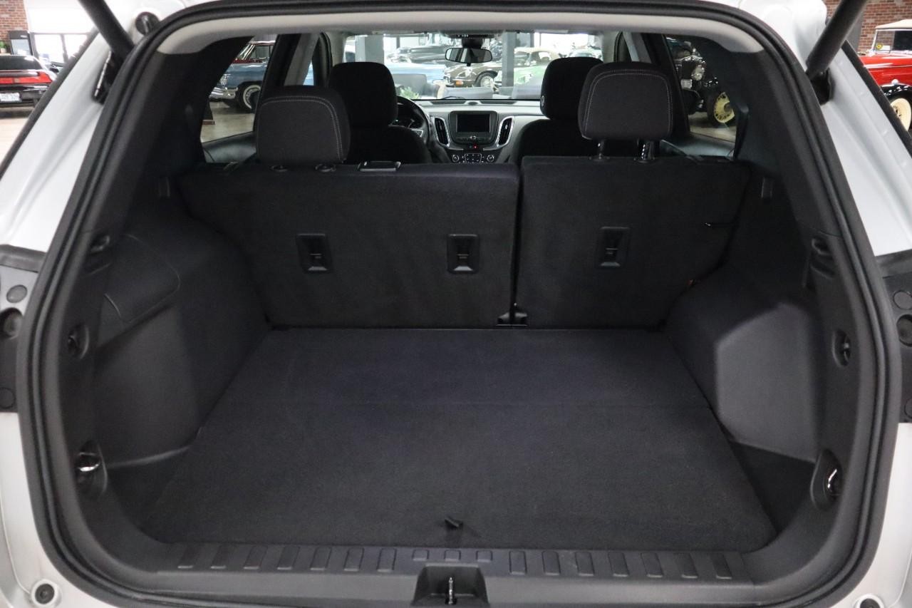 Chevrolet Equinox Vehicle Full-screen Gallery Image 18