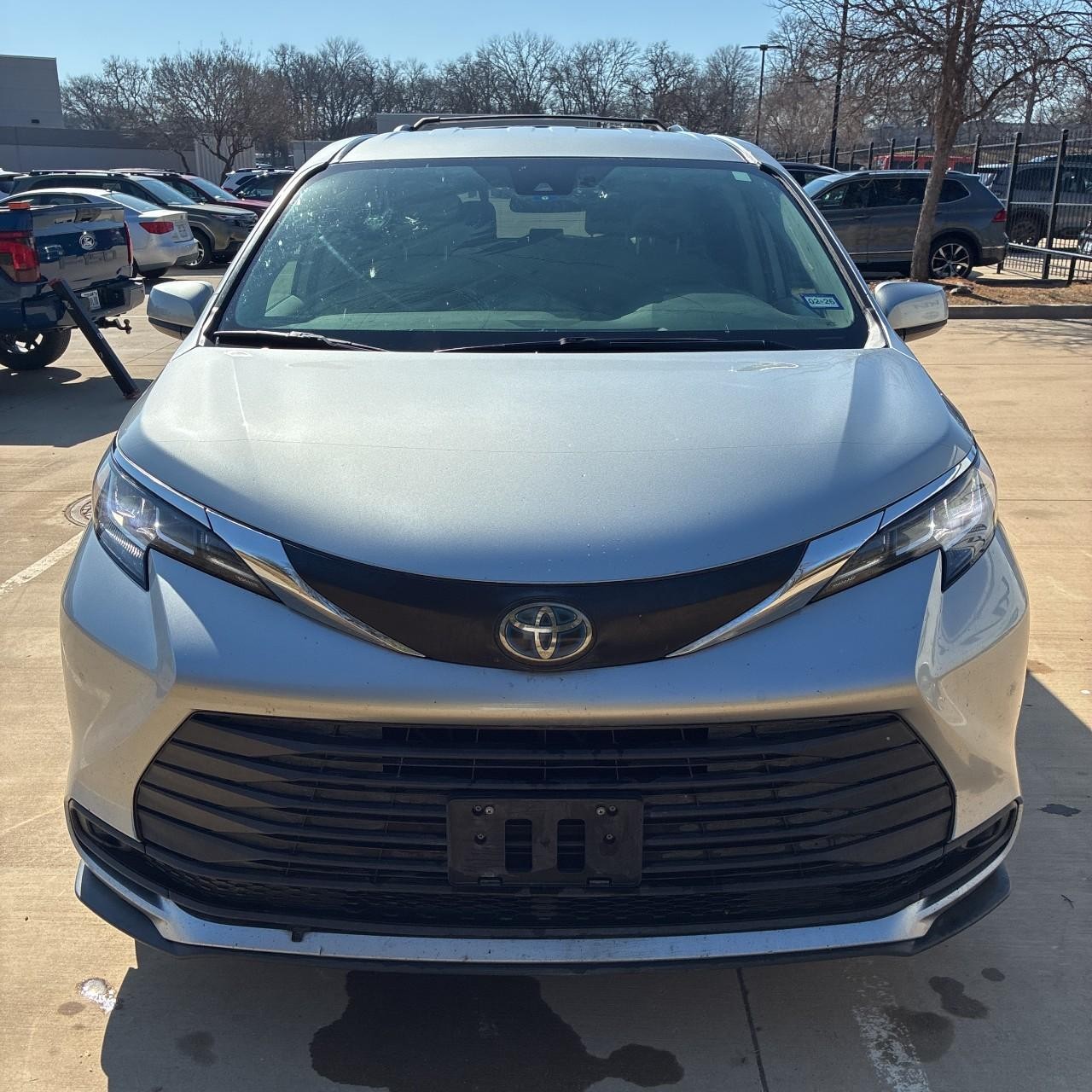 Toyota Sienna Vehicle Full-screen Gallery Image 8