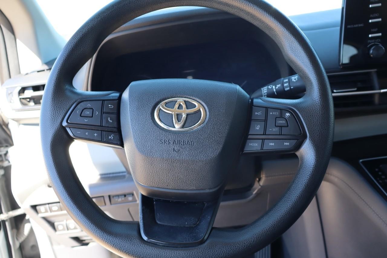 Toyota Sienna Vehicle Full-screen Gallery Image 13