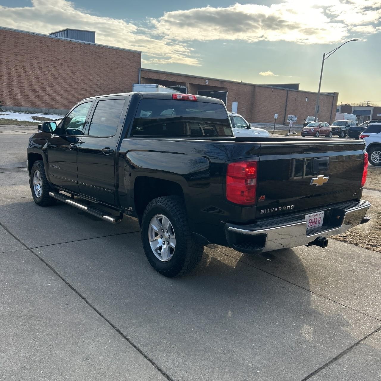 Chevrolet Silverado 1500 Vehicle Full-screen Gallery Image 3
