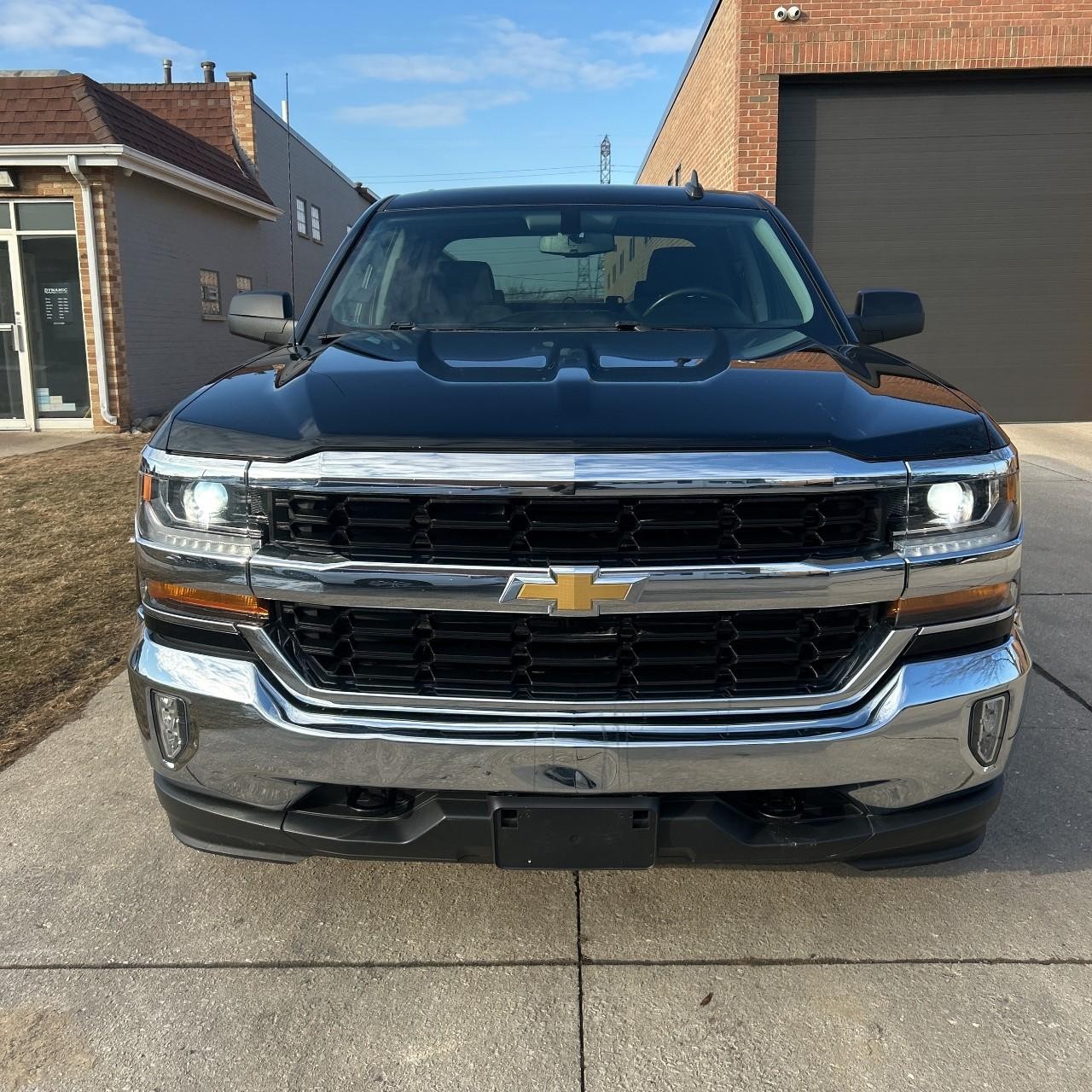 Chevrolet Silverado 1500 Vehicle Full-screen Gallery Image 7
