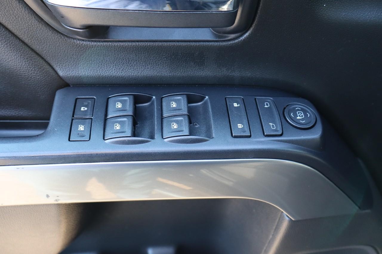 Chevrolet Silverado 1500 Vehicle Full-screen Gallery Image 11