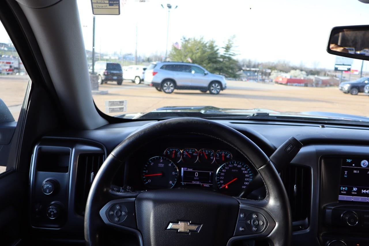 Chevrolet Silverado 1500 Vehicle Full-screen Gallery Image 17