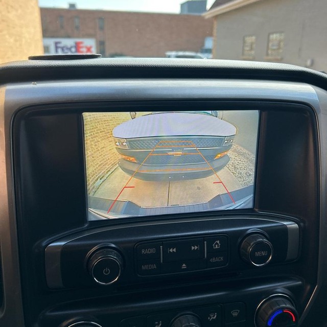 Chevrolet Silverado 1500 Vehicle Full-screen Gallery Image 15