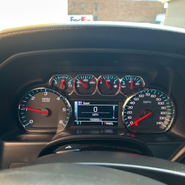 Chevrolet Silverado 1500 Vehicle Full-screen Gallery Image 16