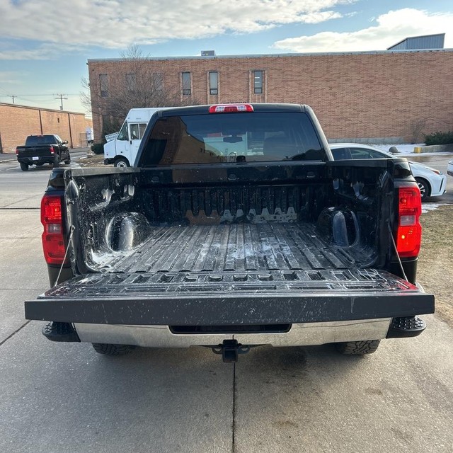Chevrolet Silverado 1500 Vehicle Full-screen Gallery Image 18