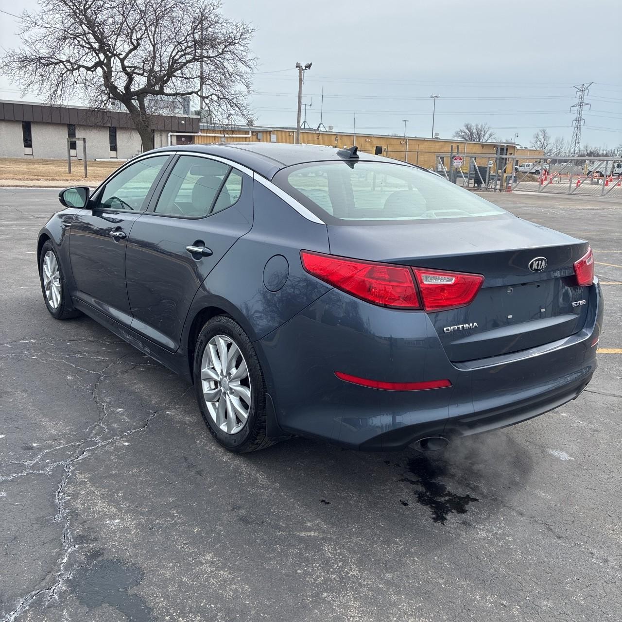 Kia Optima Vehicle Full-screen Gallery Image 3