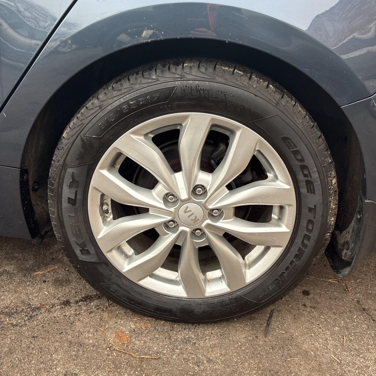 Kia Optima Vehicle Full-screen Gallery Image 9