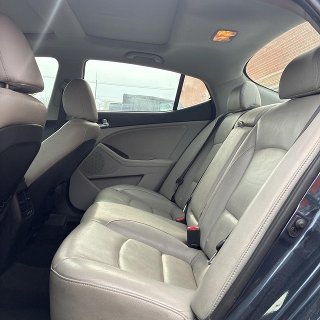 Kia Optima Vehicle Full-screen Gallery Image 12