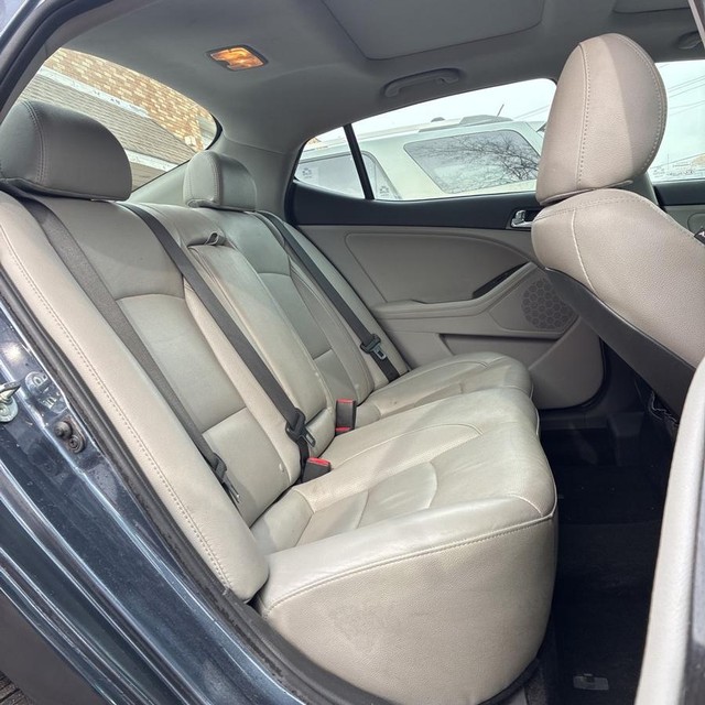 Kia Optima Vehicle Full-screen Gallery Image 13