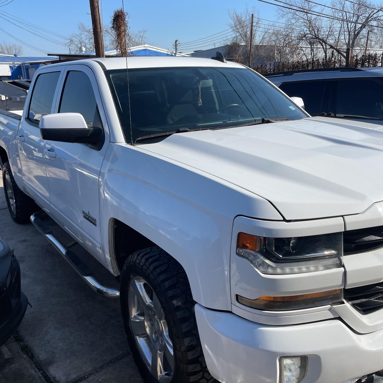 Chevrolet Silverado 1500 Vehicle Full-screen Gallery Image 5