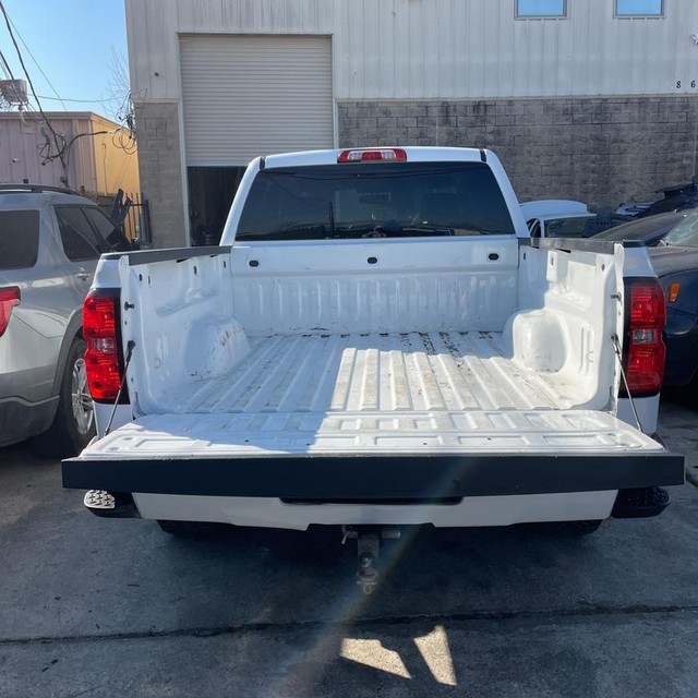 Chevrolet Silverado 1500 Vehicle Full-screen Gallery Image 16