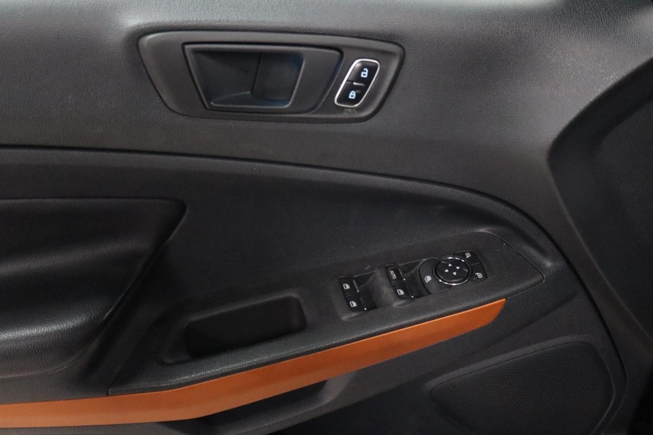 Ford EcoSport Vehicle Full-screen Gallery Image 11