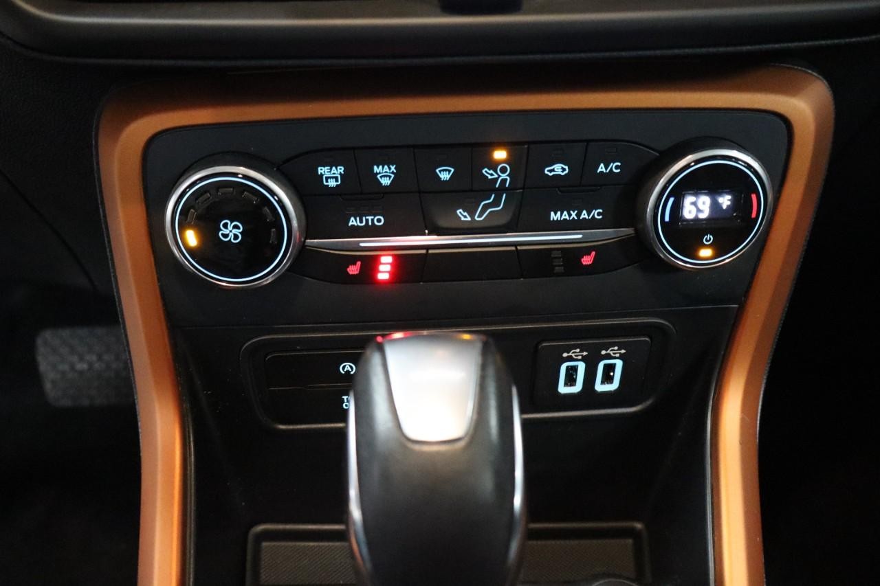 Ford EcoSport Vehicle Full-screen Gallery Image 16